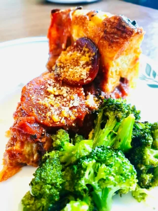 Deep dish done right—golden, buttery crust on the outside, molten cheese and rich sauce on the inside. It’s no wonder Chicago-style pizza is legendary. 🍕

#ChicagoDeepDish #DeepDishPizza #PizzaLovers #FoodieFavorites #ChicagoEats