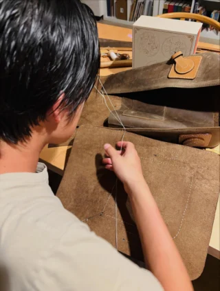 A little behind the scenes of my son’s latest leatherworking project ☺️

He’s been learning from @thecashells Lincoln’s leatherworking course, and it’s been incredible to watch his confidence and craftsmanship grow with every stitch. 

There’s something special about slowing down, working with your hands, and creating something that’s built to last.

This is just a sneak peek... stay tuned for the finished piece. I can’t wait to share how it turned out!

#Leatherworking #LeatherCraft #Handmade #Craftsmanship #MadeByHand